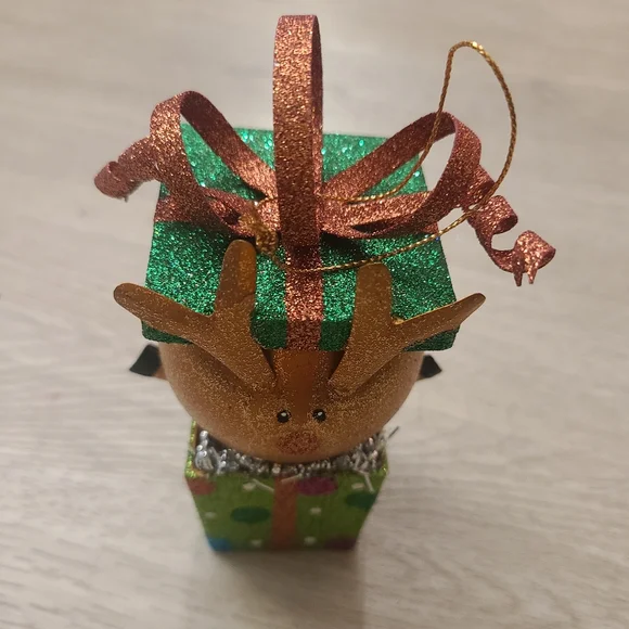 Rudolph present ornament - Picture 5 of 7